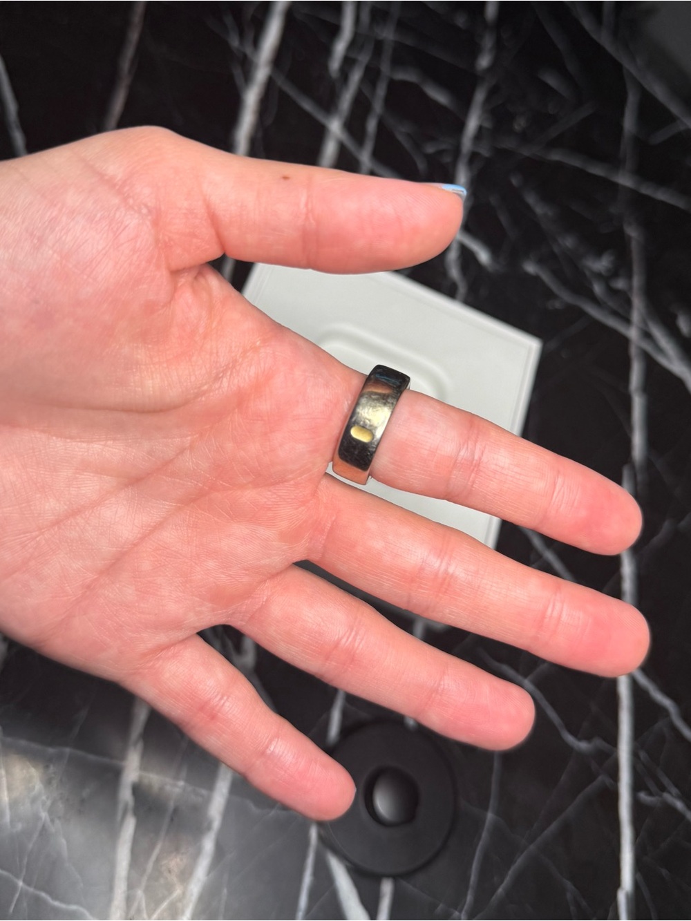 Oura Ring Gen 3 - Gold - Size 8 Smart Ring With Charging Dock - Picture 3 of 8